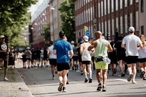 Image at https://www.stockholmparkering.se/globalassets/intranat/nyheter/listningsbilder-300x200/2026/maraton-valhallavagen-foto-johann-wallnofer-2.jpg