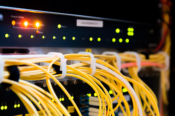 Image at https://www.stockholmparkering.se/globalassets/intranat/nyheter/listningsbilder-300x200/dataservrar-listning-600x400.png