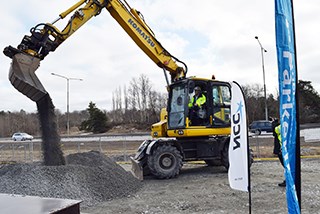 Image at https://www.stockholmparkering.se/siteassets/aktuellt/byggprojekt-bilder/forsta_skoptaget_av_daniel_hellden_p-hus_klockelund_320.jpg