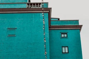 Image at https://www.stockholmparkering.se/siteassets/generella-bilderfoton/konserthuset-listning.jpg