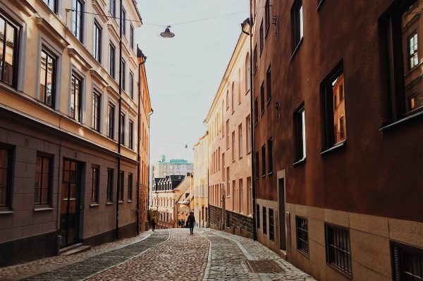 En gatuvy från Stockholms innerstad