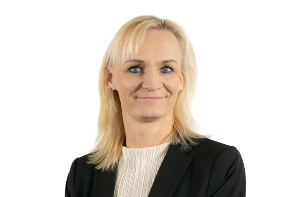 Image at https://www.stockholmparkering.se/siteassets/om-oss/ledningsgrupp/lotta-hansel-lee-600x400.jpg